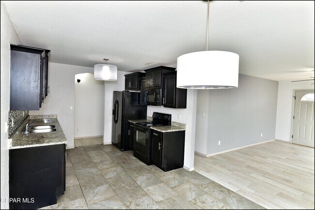 Building Photo - 872 Colbert Shapleigh Pl