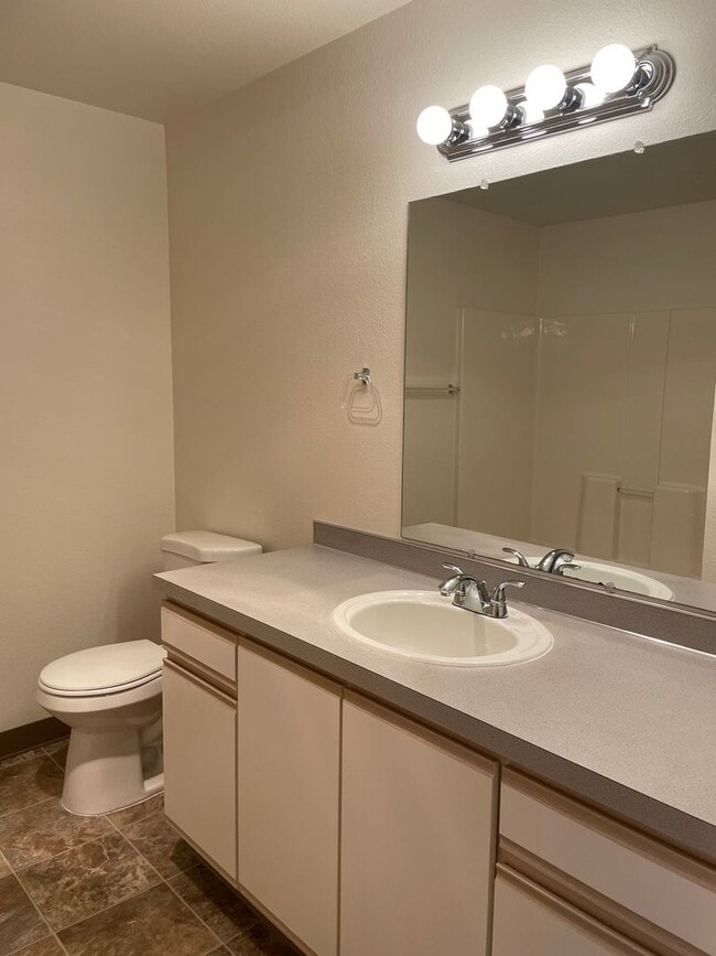 Building Photo - 1 Bedroom 1 Bath Apartment - Second Floor!