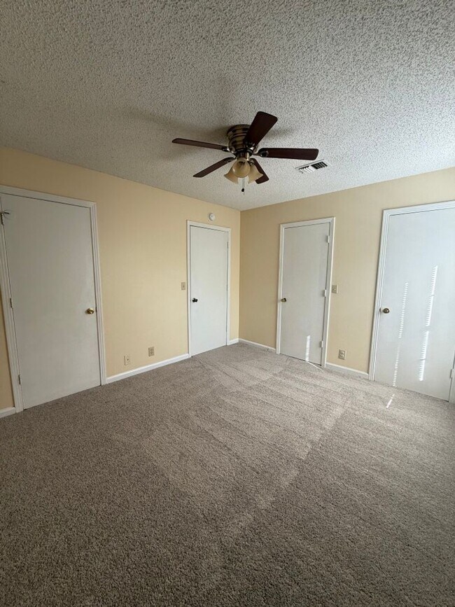 Building Photo - Affordable Townhome - New Rent!!