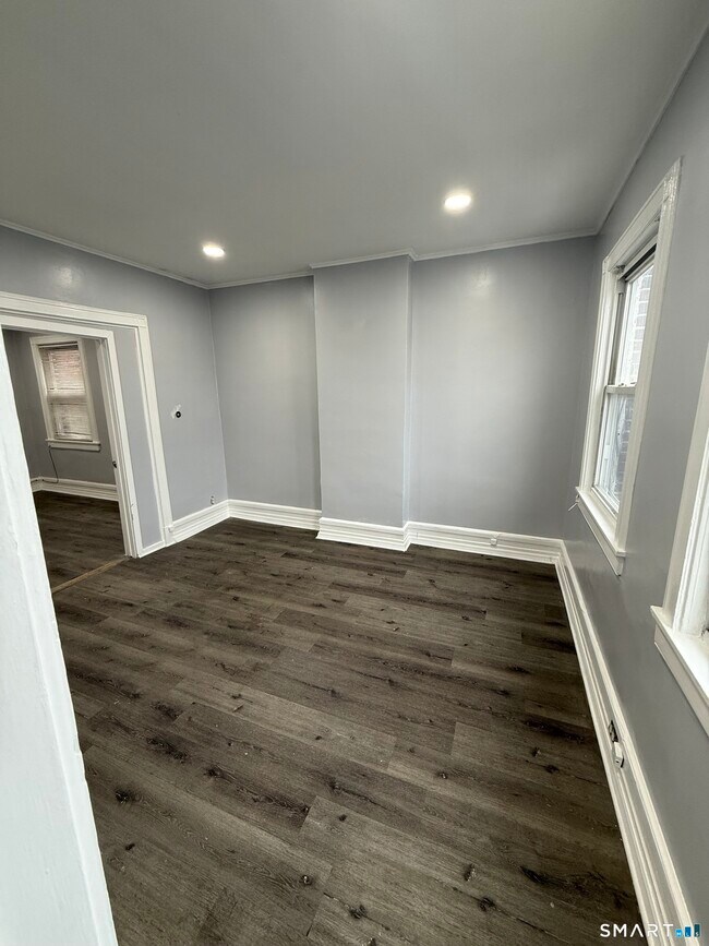 Building Photo - 378 Bond St