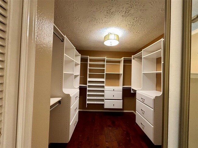 Building Photo - 12702 Meadway Ct