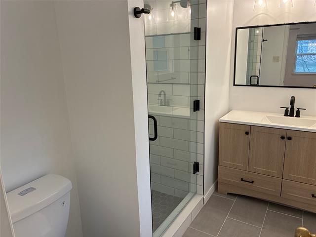 Building Photo - 1001 Crestview Dr