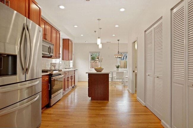 Building Photo - 468 Ridge St NW
