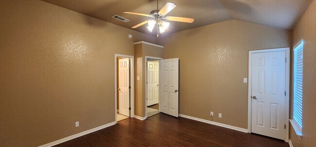 Building Photo - 3 Bedroom / 2 Bath Duplex – Text 201-231-7...