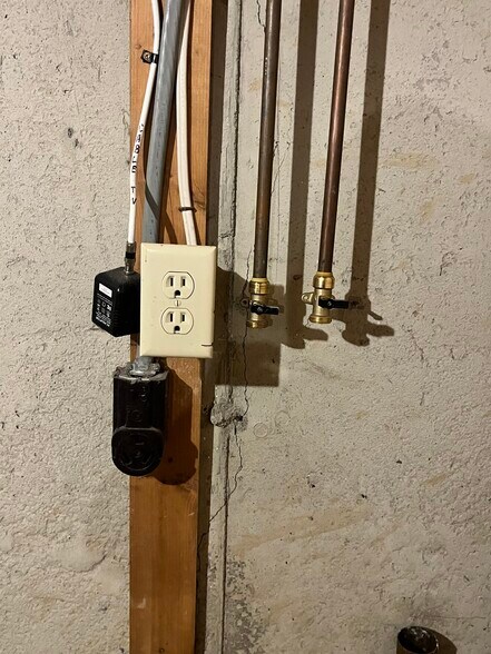 Building Photo - 11 Limerick Dr E