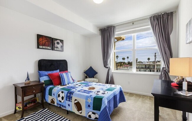 Building Photo - 1388 Broadway