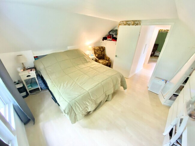 Building Photo - 4 Bedroom Home in South Burlington VT Avai...