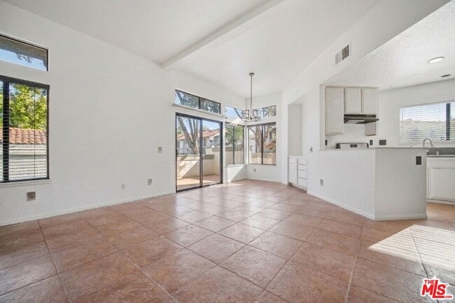 Building Photo - 77 Willowcrest Ln