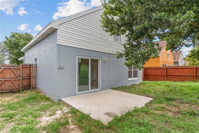 Building Photo - 421 Rollins Dr