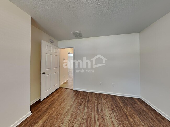 Building Photo - 360 Sunshine Dr