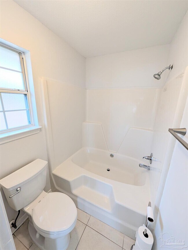 Building Photo - 28 Easton St