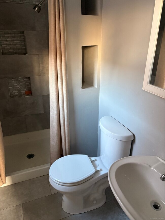 Building Photo - 161 Sleeping Giant Dr