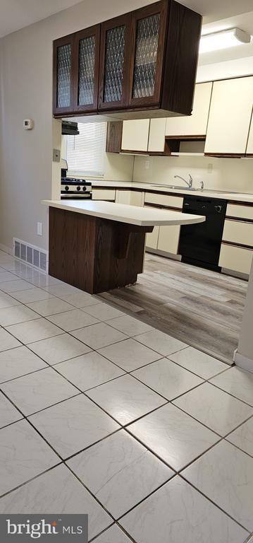 Primary Photo - 435 N Springfield Rd