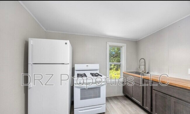 Building Photo - 841 Oakland Ave SW