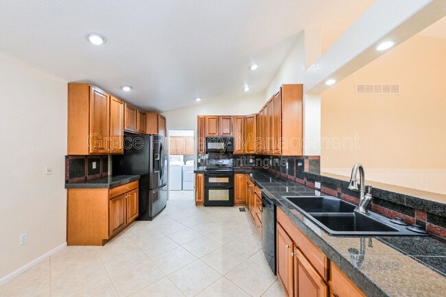 Building Photo - 16733 E Auburn Hills Dr