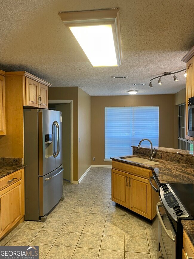 Building Photo - 108 Acorn Ct