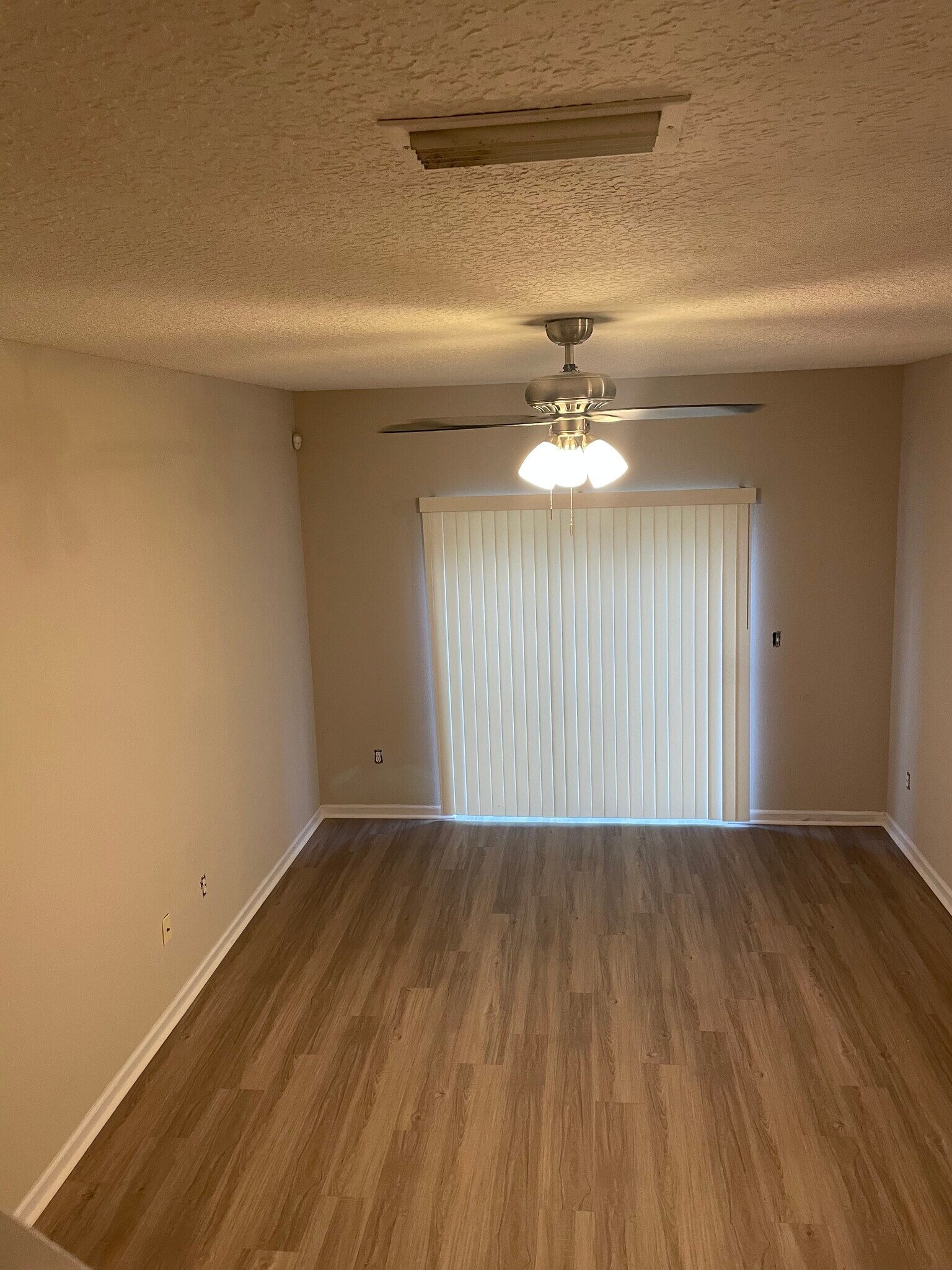 Building Photo - 5260 Collins Rd