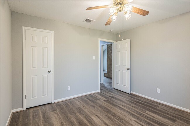 Building Photo - 9462 Fuqua St