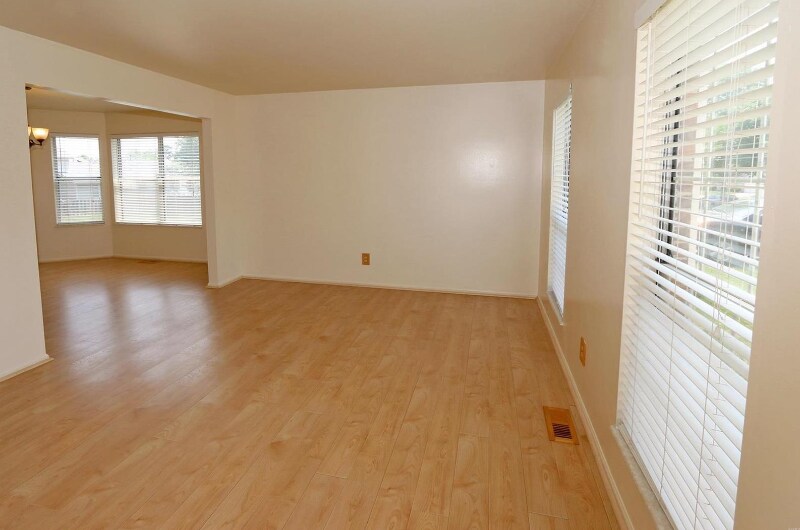 Building Photo - 1021 Sweepstakes Ln