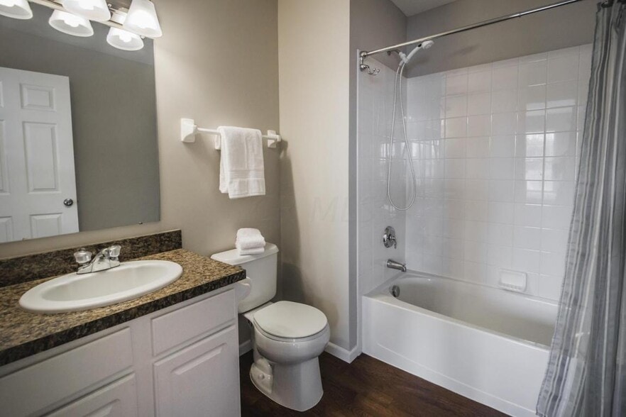 Guest Bath - 6014 Turnwood Dr
