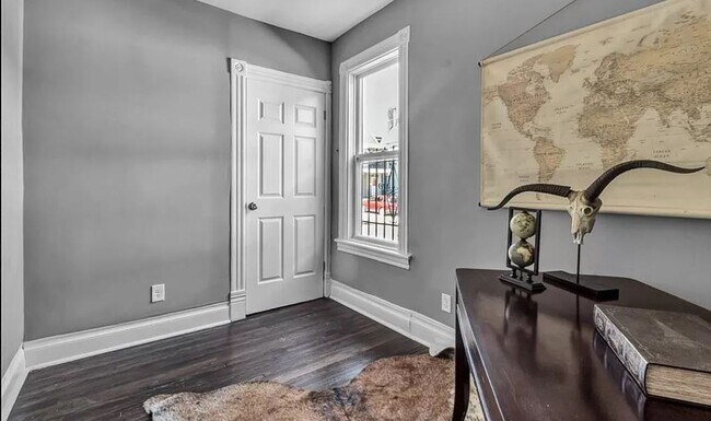 Building Photo - 484 W Utica St