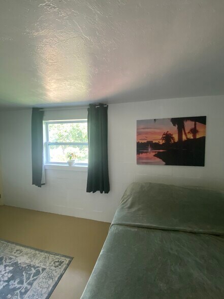 Main room - 5344 Caldwell St