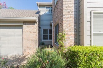 Building Photo - West Austin 3x3 Cozy Home!