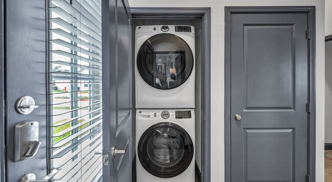 Building Photo - 4250 Woodridge Pkwy