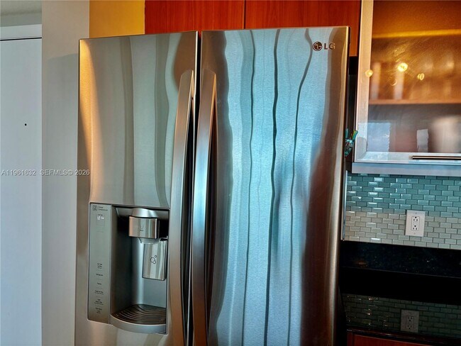 Building Photo - 1800 N Bayshore Dr