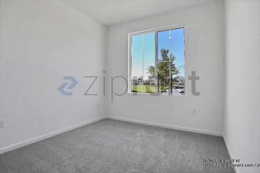 Building Photo - 15474 Hedges Dr