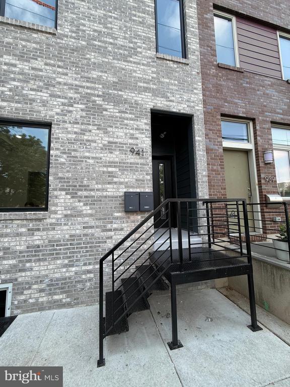 Building Photo - 941 N 6th St