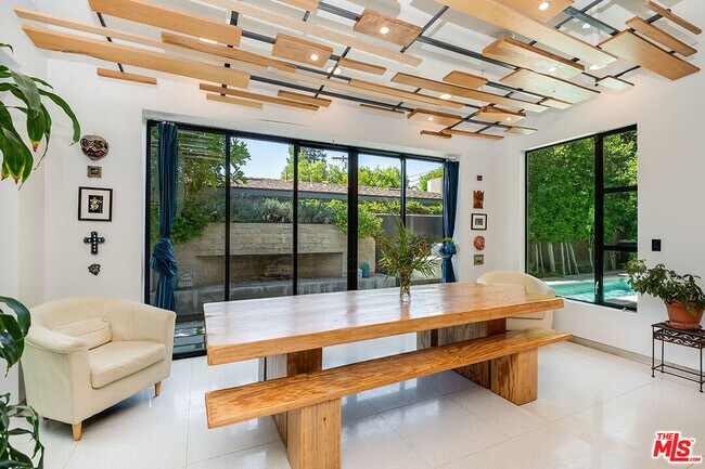 Building Photo - 4233 Shadyglade Ave