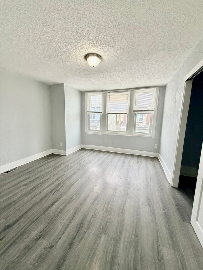 Building Photo - 5627 Malcolm St