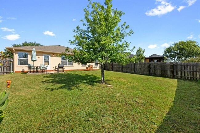 Building Photo - 13001 Carillon Way