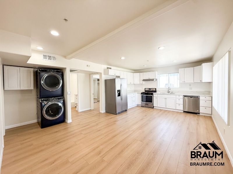 Building Photo - 1421 Centinela Ave