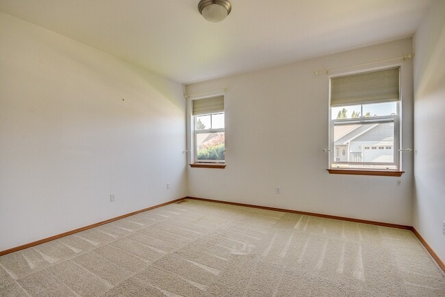 Building Photo - 2 Bed 2 Bath Single-Level Home (55 & over Community) Landscaping Included