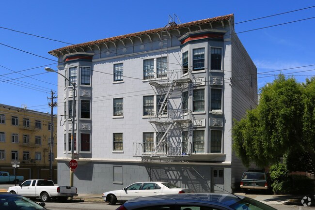 Building Photo - 600 Page St