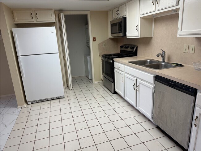 Building Photo - 14777 Wunderlich Dr