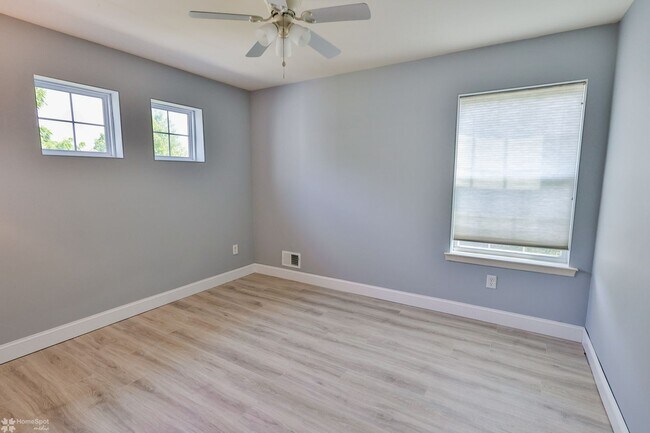 Building Photo - Beautifully maintained, energy-efficient f...