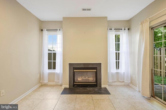 Building Photo - 5587 Governors Pond Cir