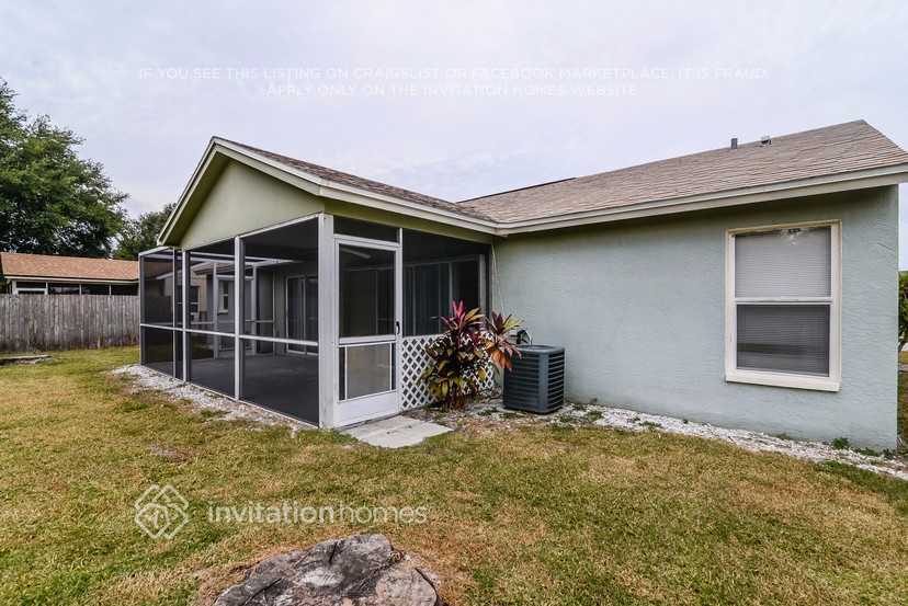 Building Photo - 6017 61st Ct E