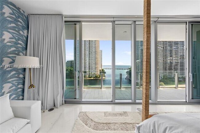 Building Photo - 300 Biscayne Blvd Way