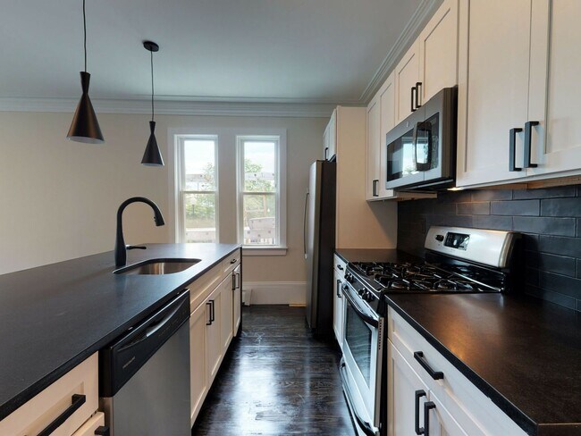 Building Photo - Must see 5-bedroom duplex…..