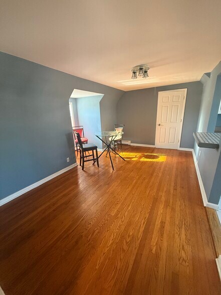 Building Photo - 2505 Girard Pl