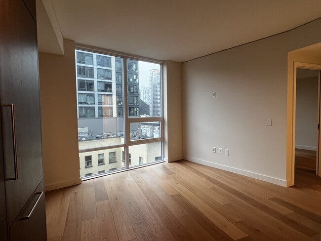 Building Photo - 121 Stewart St
