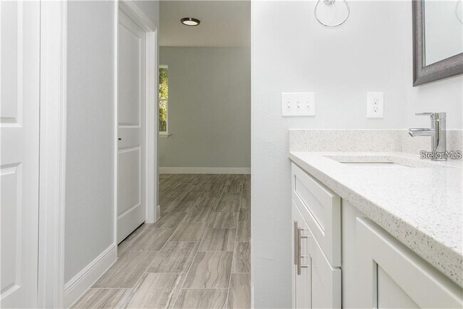 Building Photo - 23 Sawfish Ct