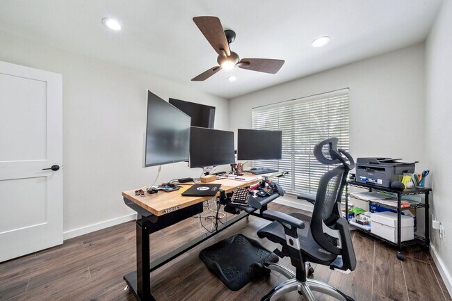 Building Photo - 8809 Corran Ferry Dr