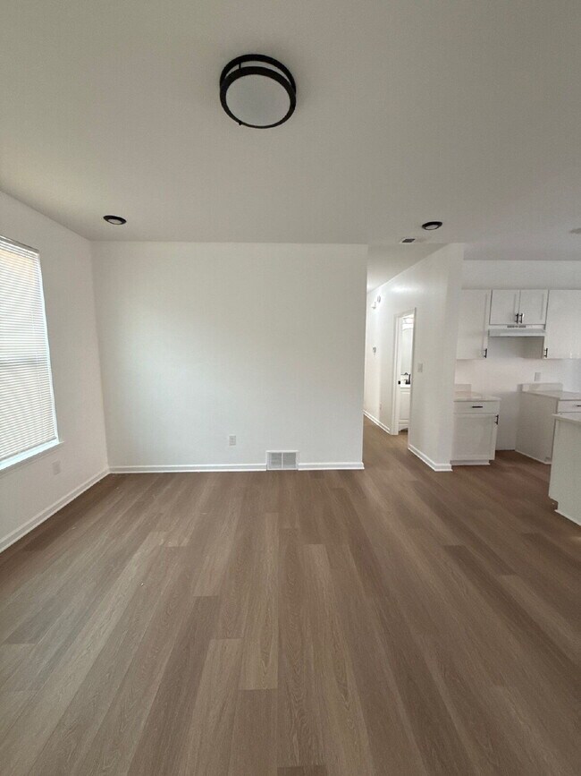 Building Photo - Fully Renovated Spacious 3BR in South Memphis – Section 8 Welcome