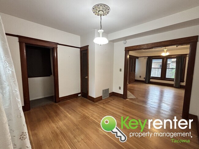 Building Photo - Unique 3-Bedroom Tacoma Home with Fenced Y...