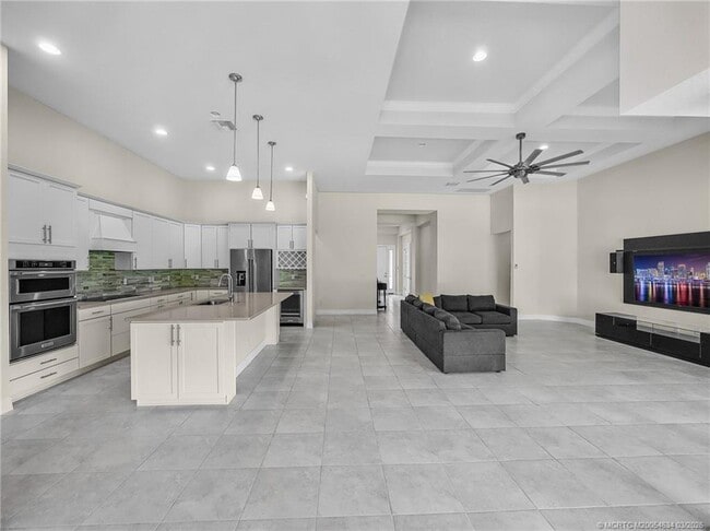 Building Photo - 724 SW Sea Green St